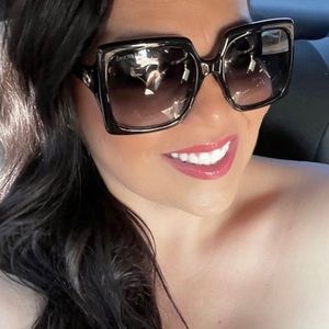 Meet your Posher, Claudia